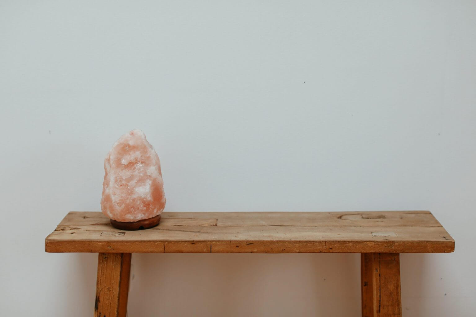 Why is my Himalayan salt lamp leaking? Superb Salt