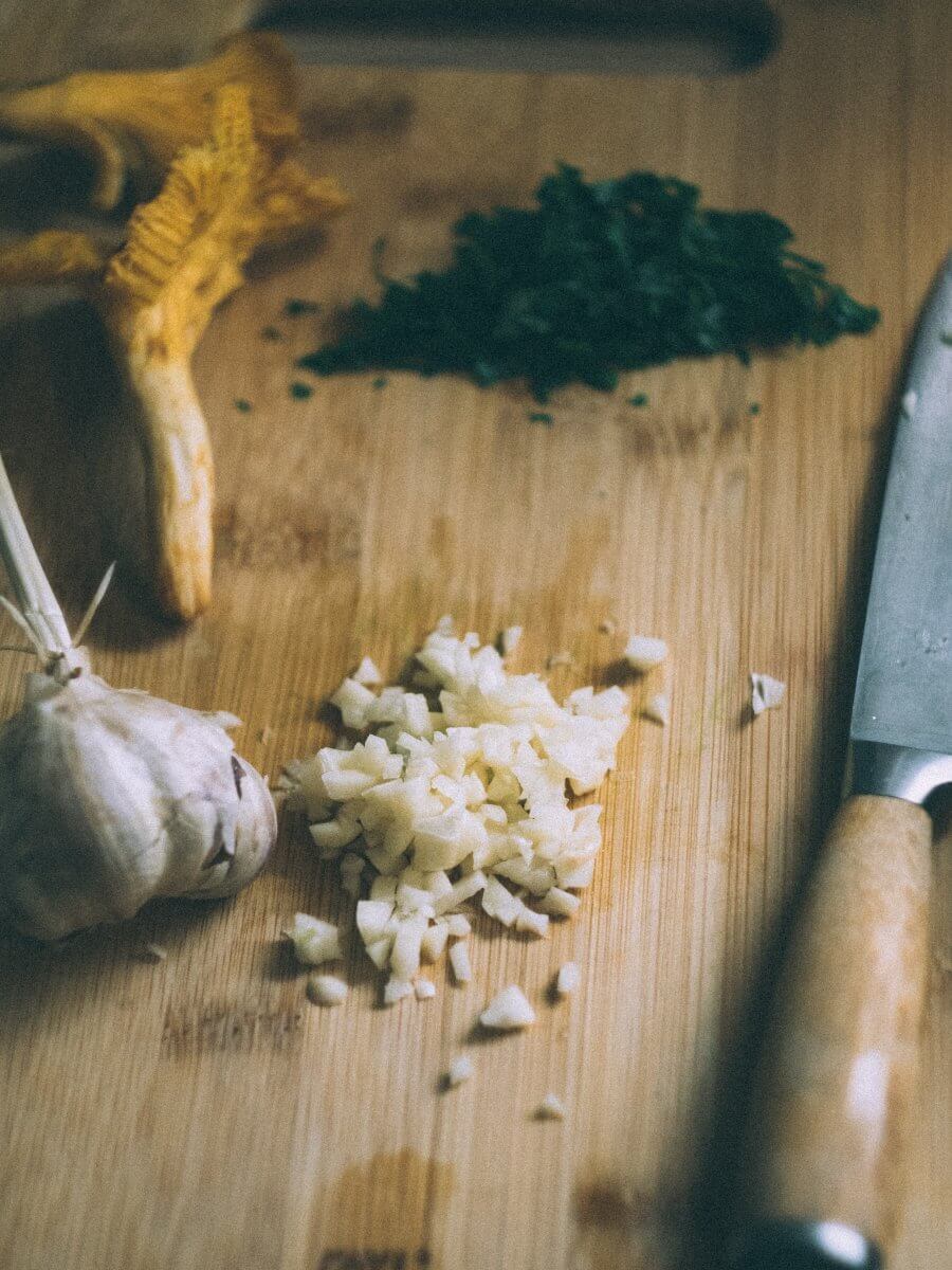 Chopped fresh garlic as a substitute for garlic powder.