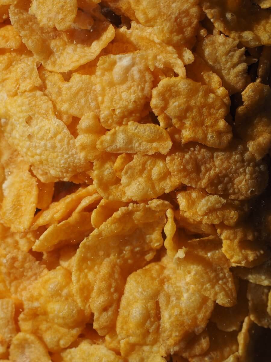 Cornflakes as a graham cracker substitute.