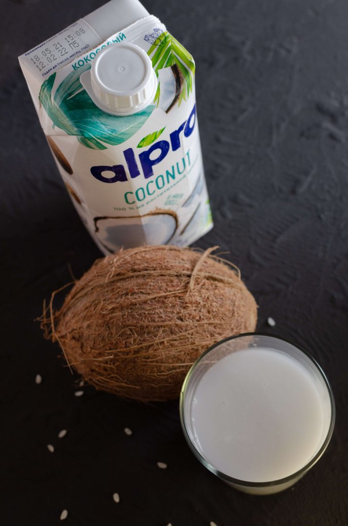 Coconut milk as a substitute for pandan leaves.