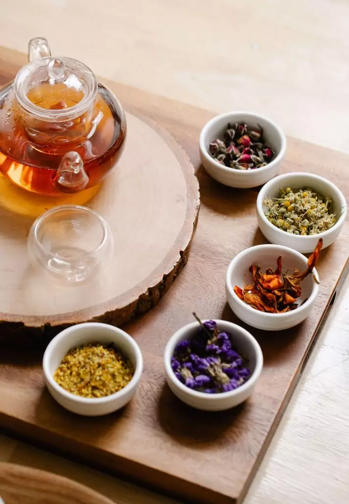 Herbal infusions as a substitute for Lillet Blanc.